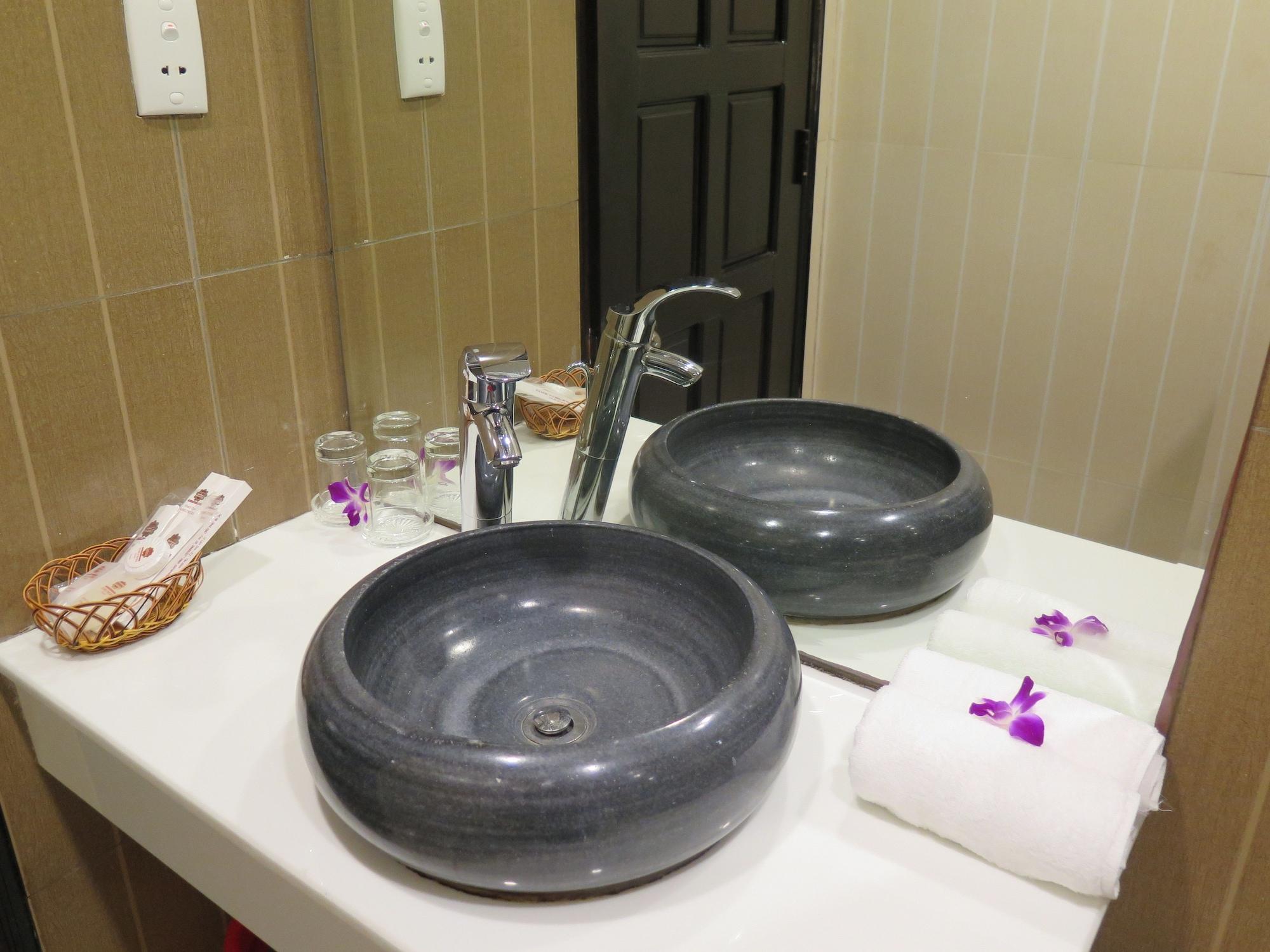 Sunflowers Hotel Airport Hô Chi Minh-Ville Extérieur photo